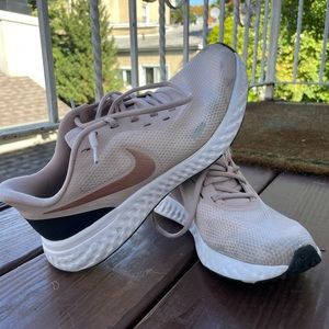 Women Nike revolution sneakers pink size 9.5